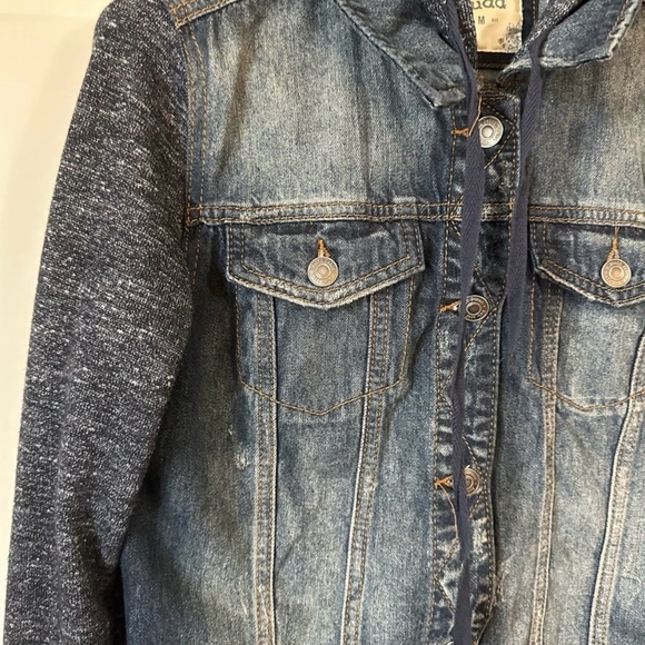 MUDD Denim Jacket Womens M Trucker Sweater Sleeves Hoodie Dark Wash Distressed - Picture 6 of 10